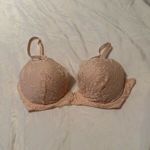 Victoria’s Secret lightly lined plunge bra 36D